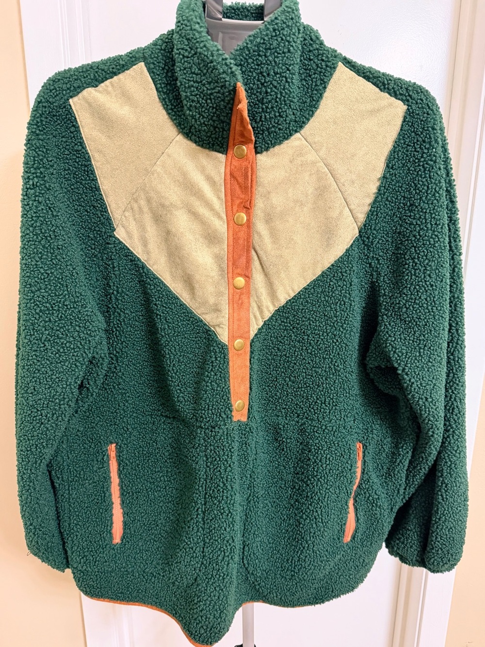 SHEIN Green Sherpa Fleece Jacket with Cream Yoke and Orange Trim